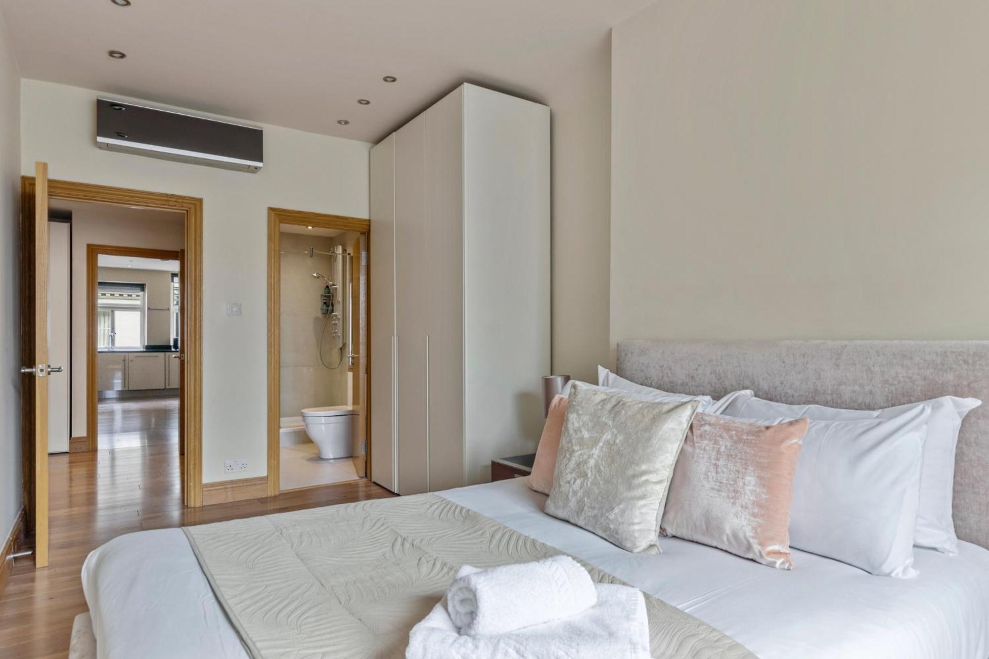 Enchanting Hideaway - La Reserve South Kensington Лондон Екстериор снимка
